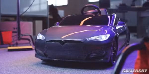 Bởi vậy, khi không chơi game, nó vẫn làm tròn nhiệm vụ như một chiếc siêu xe mini thông thường.