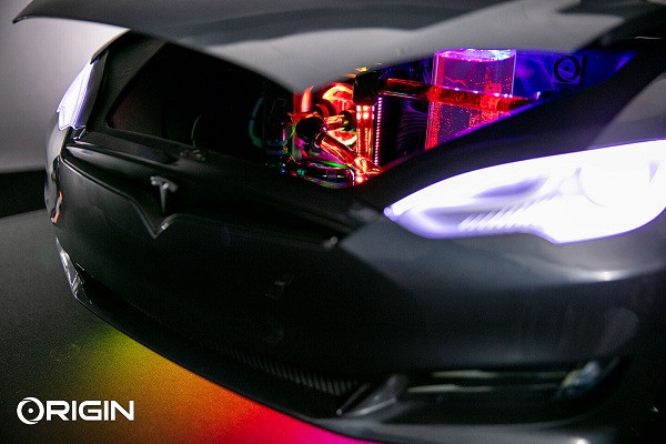 Tất cả tính năng di chuyển tiến và lùi, đèn báo hiệu và còi đều được giữ nguyên.