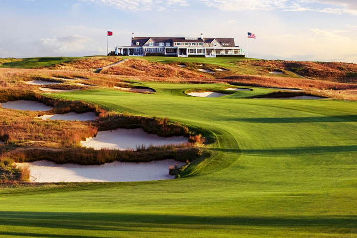 Shinnecock Hills đã vinh dự là sân golf diễn ra US Open lần thứ 5 vào năm 2018. Đây cũng là sân golf có câu lạc bộ lâu đời nhất tại Mỹ (từ năm 1891).