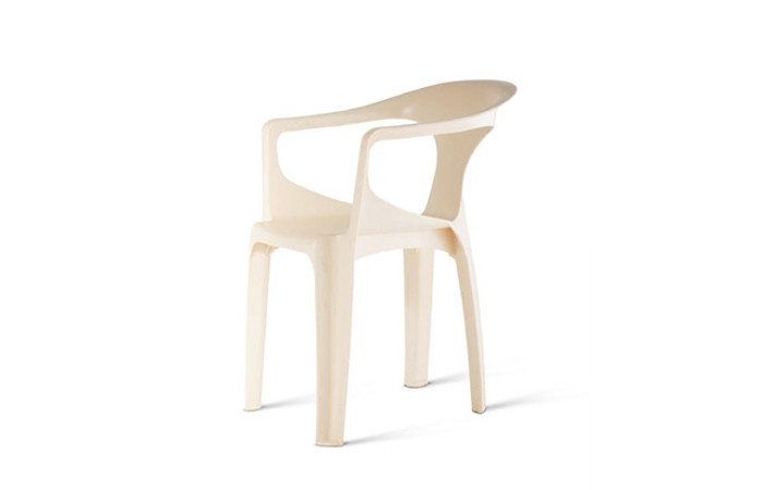 Trên thực tế, vì không có bản gốc bằng sáng chế, không ai thực sự biết đâu là "cha đẻ" của ghế monobloc. Cũng không rõ có chính xác bao nhiêu chiếc ghế tồn tại trên thế giới dù con số ước tính có thể lên tới cả tỷ.