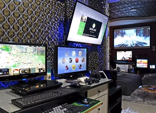 Hệ thống màn hình gaming được chủ nhân của nó đầu tư mạnh tay.