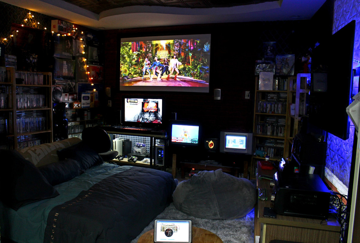 Căn phòng gaming này còn được trang bị chỗ để giường phục vụ game thủ có thể ngủ luôn sau khi chơi.