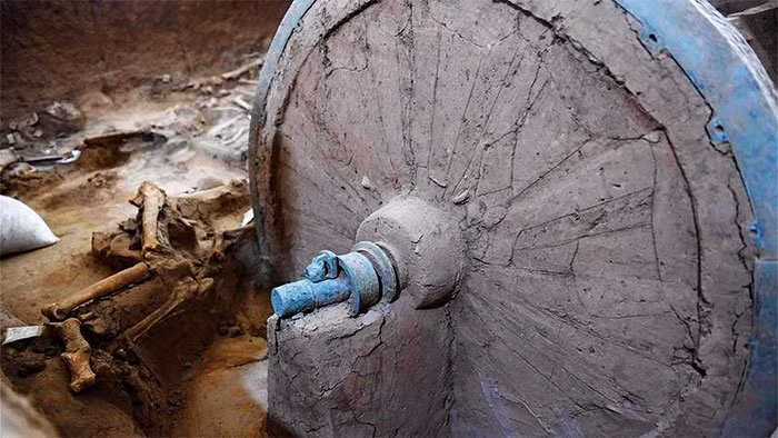 Dù đã được chôn cất từ hàng nghìn năm trước, cấu trúc và chi tiết của cỗ xe vẫn hiện lên rất rõ ràng sau khi được phục chế và làm sạch.