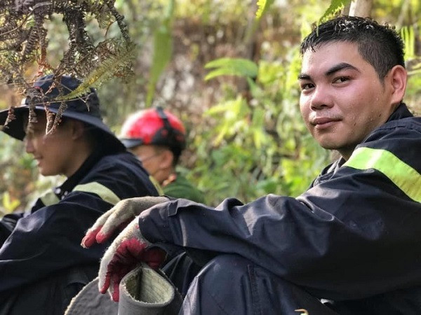 Xuc dong hinh anh hang tram chien sy mo hoi man chat, ra roi giua bien lua cuu rung-Hinh-3