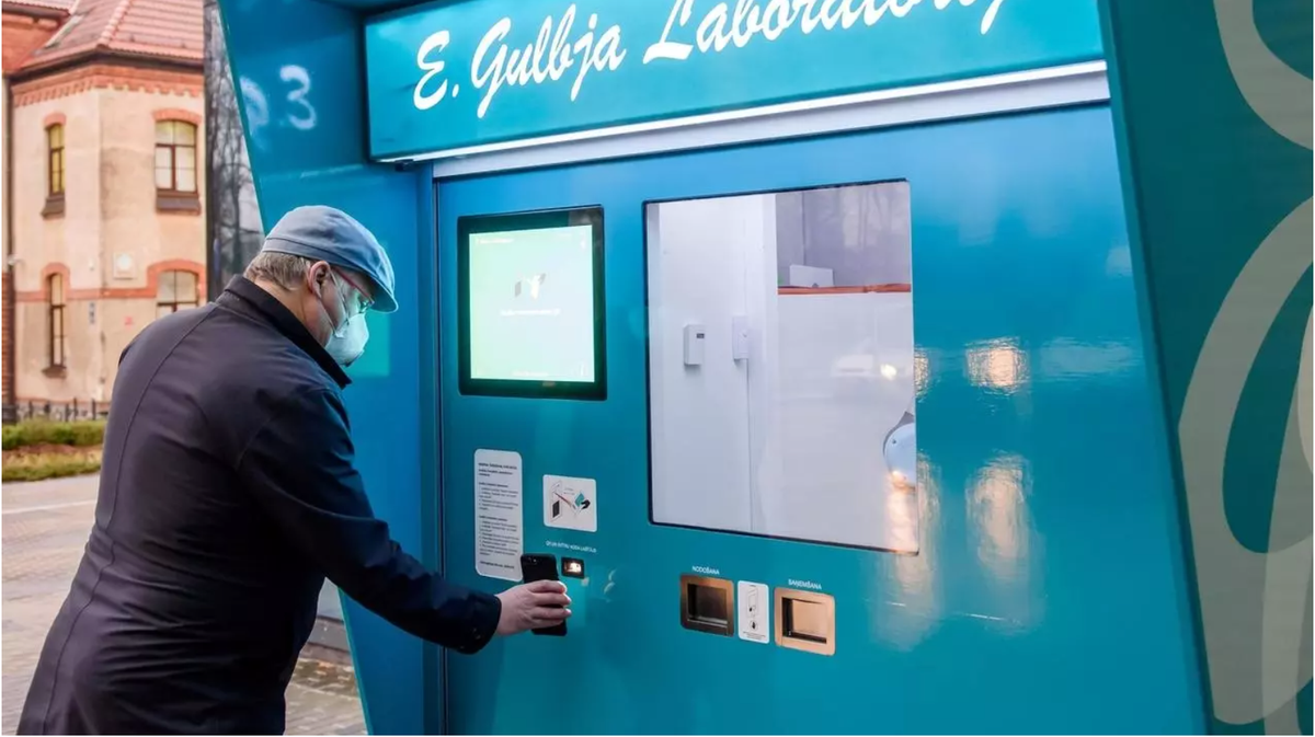 Latvia đang đi tiên phong trong một trạm kiểm tra coronavirus tự động có thể hoạt động suốt ngày đêm và hầu như loại bỏ nguy cơ lây nhiễm trong quá trình sàng lọc.