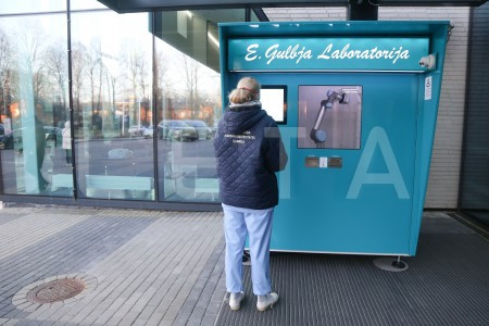 Đơn vị sản xuất đã tìm kiếm nguyên liệu địa phương để sản xuất nhà ga nhằm tránh các vấn đề về chuỗi cung ứng tương tự như ở châu Âu và Bắc Mỹ trong thời kỳ đầu của đại dịch khi khẩu trang và các thiết bị bảo hộ cá nhân khác chậm đến từ châu Á.