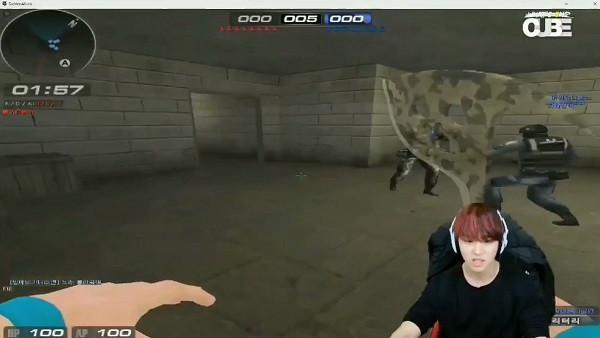 Thậm chí chàng ca sĩ trẻ dù bận rộn vẫn sắp xếp thời gian tổ chức buổi ký tặng ảo cho fan trong Surupt Attack với bài hát mới của nhóm Dr.Bede.