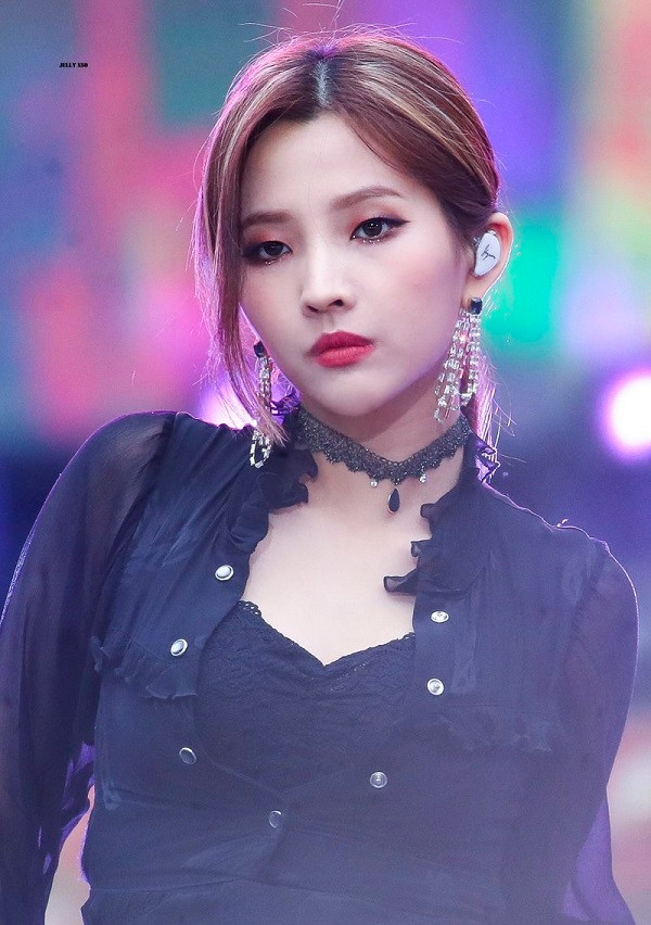 Soyeon (G IDLE) là một trong những nữ idol Hàn Quốc có niềm đam mê game đặc biệt và nhiều lần "cướp nghề" livestream game của các tay đấu chuyên nghiệp.