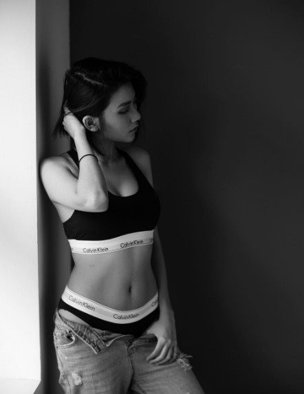 Được biết, nữ game thủ này trước đây đã tưng là có ước mơ trở thành ca sĩ khi tham dự chương trình tuyển chọn thành viên cho nhóm nhạc nữ JKT48 vào năm 2014.