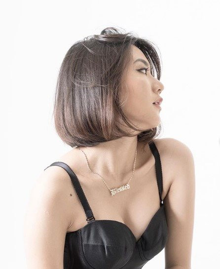 Rachel Florencia thu hút lượng người xem lớn bởi cô nàng không chỉ chơi game giỏi, mà còn sở hữu ngoại hình cuốn hút gương mặt xinh xắn, cùng thân hình nóng bỏng.