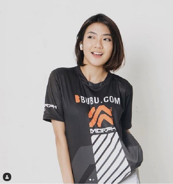 Gương mặt không góc chết, thần thái đỉnh cao, chuyên nghiệp.