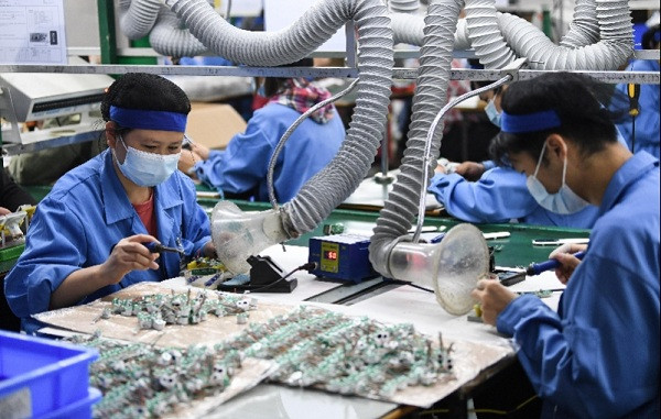 Nhiều công ty đã tìm lối tắt, tự bắt tay với các công ty công nghệ để phát triển các dòng chip, thuật toán và giải pháp ứng dụng mới cho nhiệt kế hồng ngoại, cho ra đời các sản phẩm chất lượng.