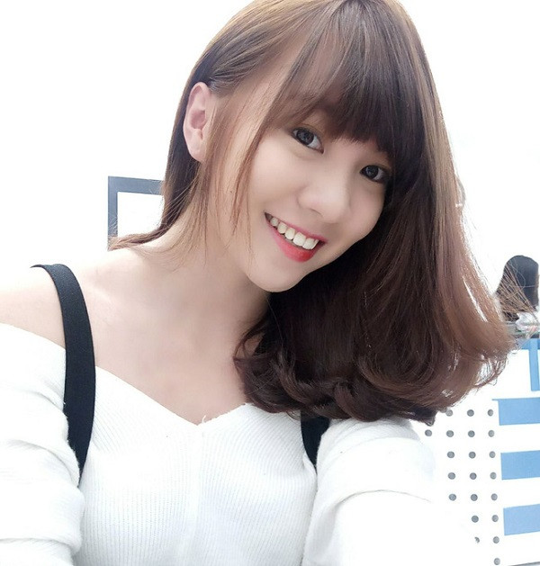 Ngoài khả năng chơi tốt những tựa game bắn súng, như Hexi còn được yêu thích bởi nhan sắc xinh đẹp, cách nói chuyện dễ thương cùng những ca khúc cover trăm nghìn lượt xem.