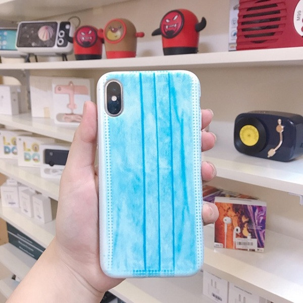 Hiện, ốp lưng điện thoại khẩu trang y tế vẫn được người dùng smartphone tìm mua, với mức giá dao động 60 - 100 nghìn đồng.