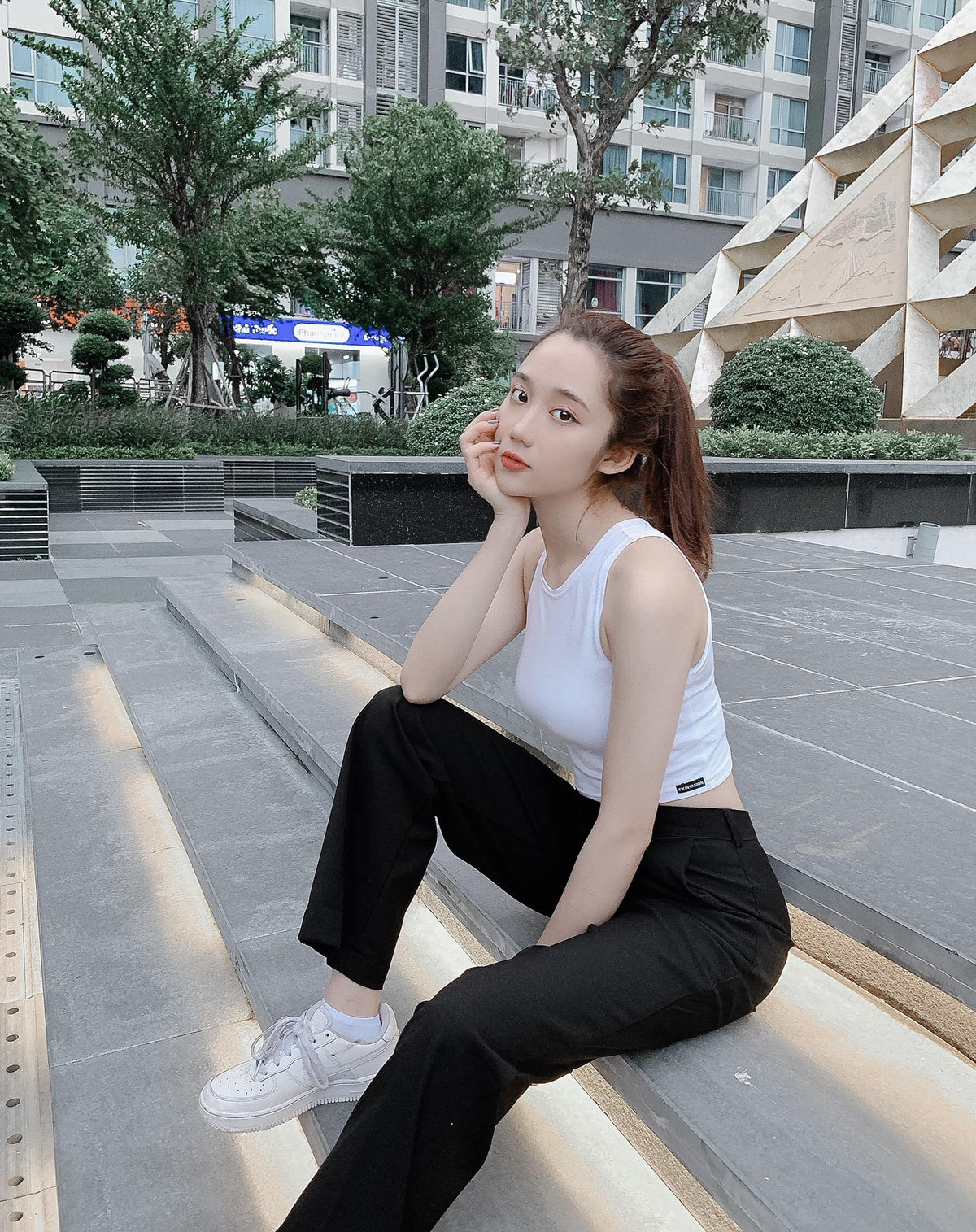 Vẻ đẹp ngọt ngào của cô giáo này thực sự đã mang tới một làn gió mới mẻ cho lớp học của Thầy Ba. Ảnh: Facebook nhân vật