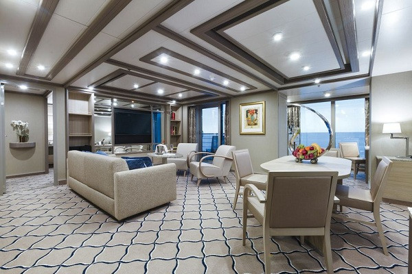 Tàu có trọng lượng lên tới 39.519 tấn, chiều dài khoảng 210m, được trang bị nội thất hiện đại.