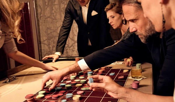 Đặc biệt, tàu khách được trang bị cả hệ thống casino dành cho đối tượng từ 18 tuổi.