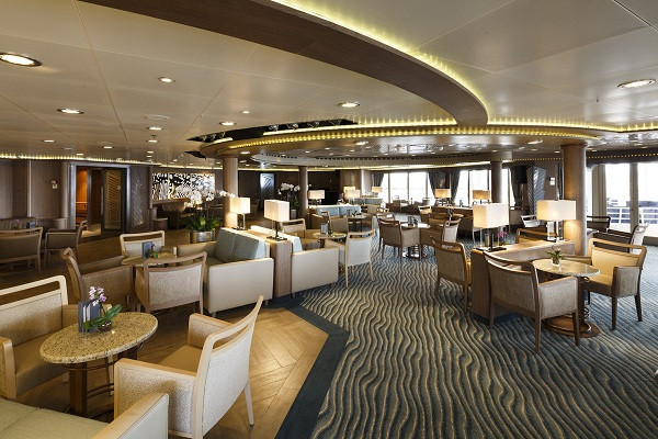 Tàu chở nhiều du khách Ý này có đến 12 nhà hàng, phòng chờ và quán cà phê cho các đối tượng khách lựa chọn.