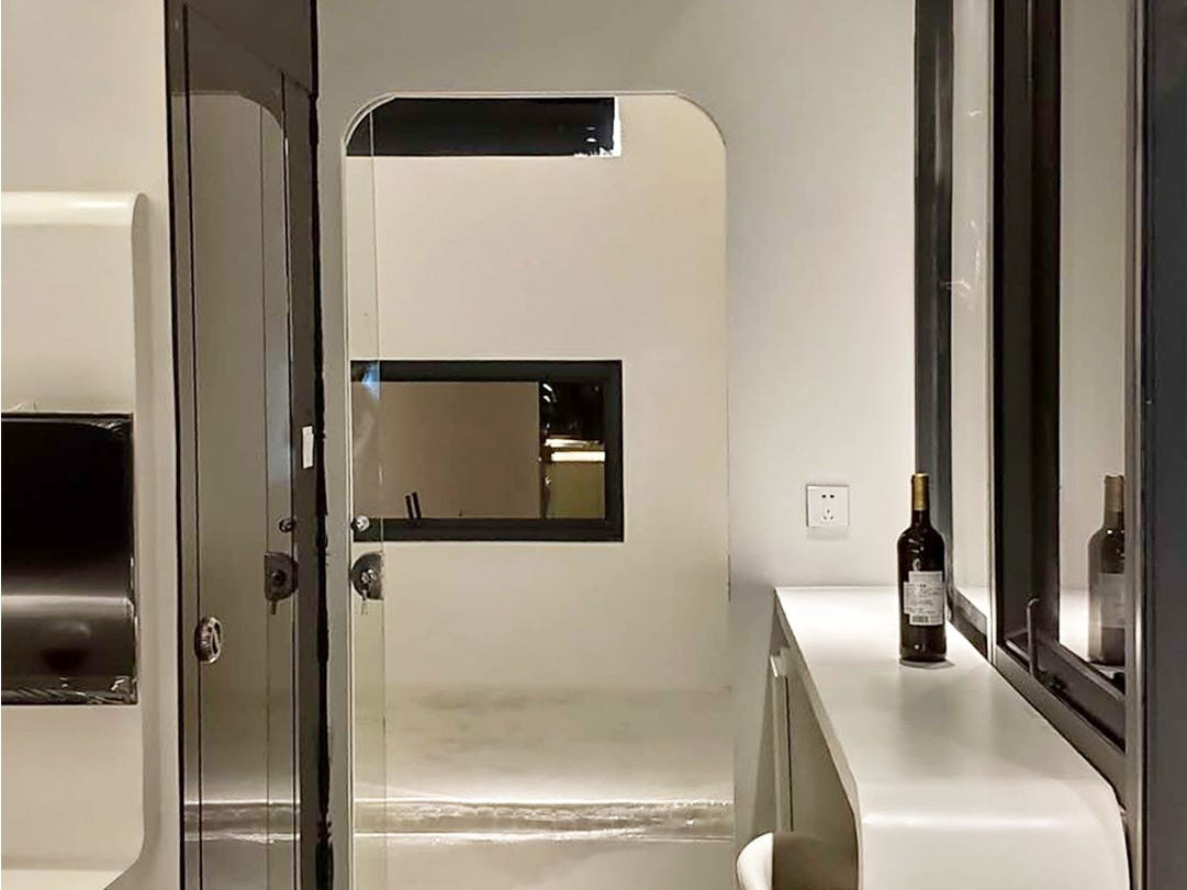 Khám phá căn nhà thông minh có thiết kế như tàu vũ trụ giá 1,2 tỷ đồng - Hình 9 Kham pha can nha thong minh co thiet ke nhu tau vu tru gia 1,2 ty dong-Hinh-9