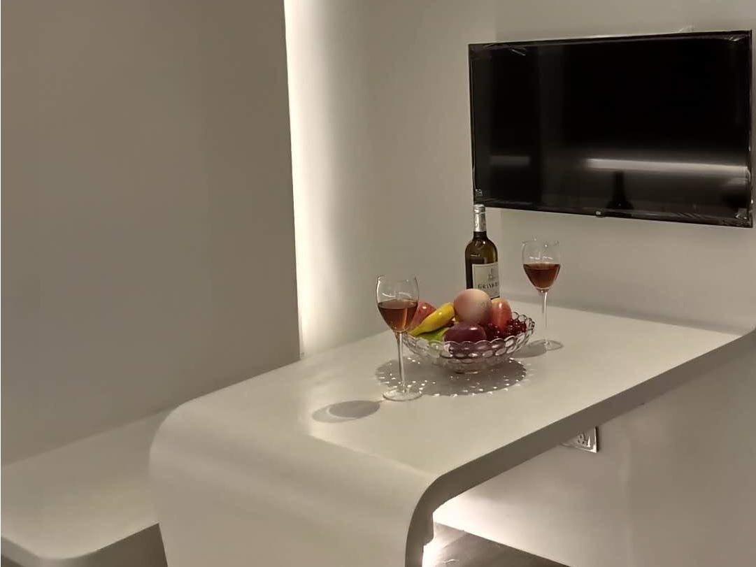 Khám phá căn nhà thông minh có thiết kế như tàu vũ trụ giá 1,2 tỷ đồng - Hình 8 Kham pha can nha thong minh co thiet ke nhu tau vu tru gia 1,2 ty dong-Hinh-8