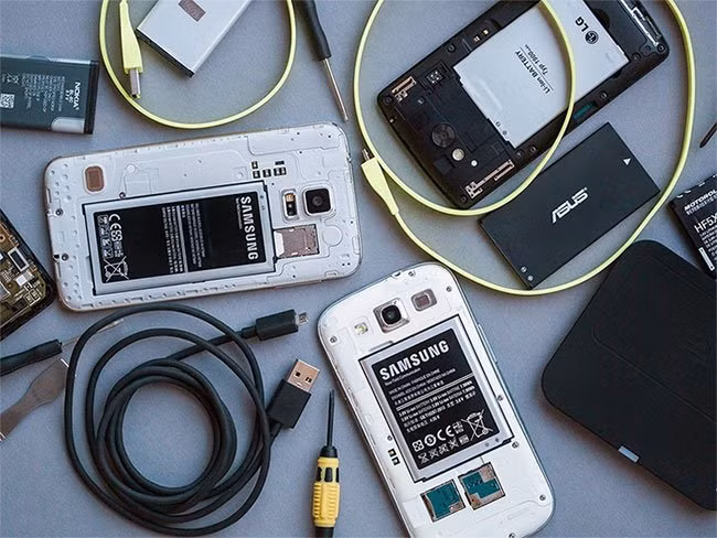 Để có được thiết kế đẹp hơn, những chiếc smartphone ngày nay đã bỏ đi khả năng tháo lắp pin nhanh.