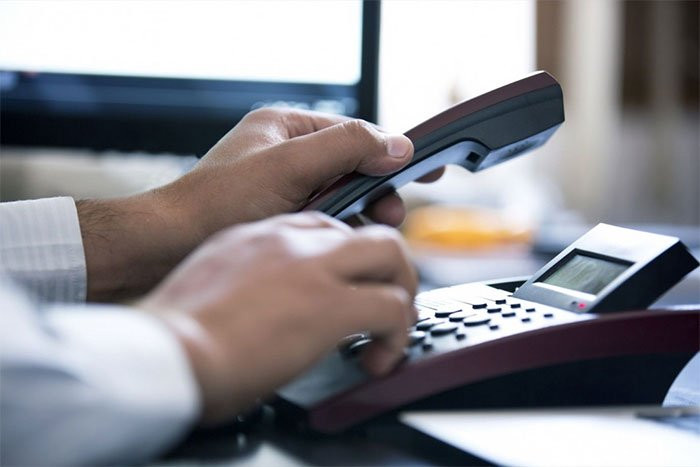 Điện thoại di động ngày càng nhiều và ngày càng rẻ đã đánh bật những chiếc điện thoại bàn khỏi vị trí của mình. Ngày nay, Trừ các doanh nghiệp, điện thoại bàn hầu như đã biến mất khỏi các hộ gia đình khi bất cứ ai cũng sở hữu cho mình một chiếc smartphone.