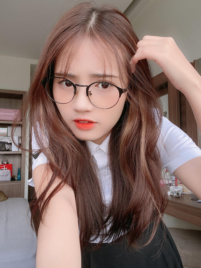 Nữ streamer cũng rất chú ý tới lời ăn tiếng nói của mình mỗi khi lên sóng và cả trên mạng xã hội.