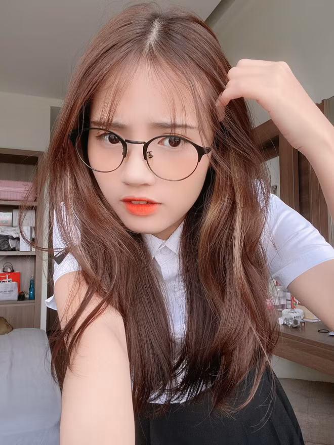 Nữ streamer cũng rất chú ý tới lời ăn tiếng nói của mình mỗi khi lên sóng và cả trên mạng xã hội.