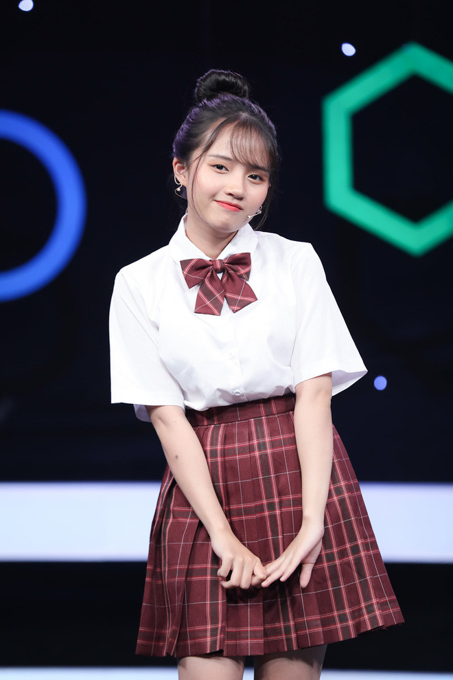 Hường Lulii là nữ streamer ít tai tiếng nhất, cô nàng ghi điểm với chiều cao 1,52m và gương mặt baby.