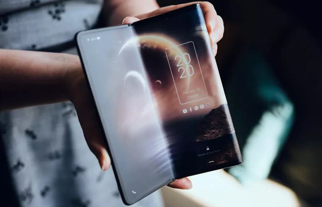 Thiết kế nguyên mẫu của TCL không có tên, giá hoặc các thông tin cụ thể về ngày ra mắt. Tuy nhiên nó hứa hẹn sẽ sớm được chia sẻ đầy đủ trong tương lai.