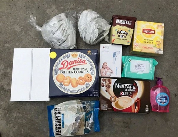 Apple gui qua cho nhan vien bi cach ly do virus Covid-19