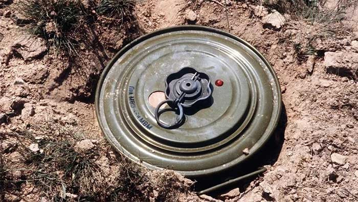 Người Trung Quốc là những chuyên gia về chất nổ và họ cũng là cha đẻ của những quả mìn. Những thiết bị đầu tiên như vậy xuất hiện vào khoảng thế kỷ 13 và được sử dụng để chống lại người Mông Cổ.