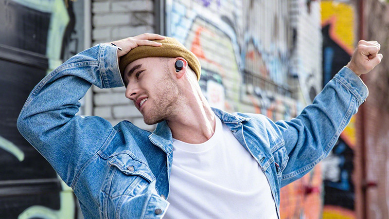 WF-XB700 là một mẫu tai nghe không dây thực sự (True Wireless) được trang bị công nghệ Extra Bass của Sony. Một mẫu tai nghe hoàn hảo cho những ai yêu thích thể loại EDM hay Hip-hop bass mạnh mẽ và vẫn giữ được giọng hát rõ nét.