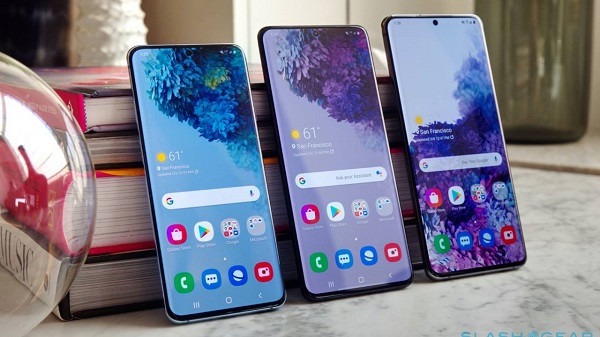 Ngay từ những hình ảnh rò rỉ cho đến khi lộ diện tại sự kiện ra mắt đêm qua, Galaxy S20 đã được nhiều fan của Samsung đánh giá cao về cải tiến màn hình với độ phân giải Quad HD+, tích hợp công nghệ màn hình Dynamic AMOLED, đạt chuẩn HDR10+ cùng tần số quét 120 Hz. ẢNh: slashgear