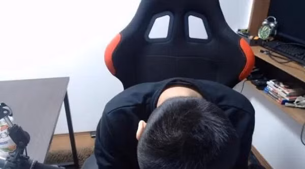 Tuy nhiên, lời nói dối trắng trợn khiến game thủ RizArt bất an và anh đã lựa chọn tiết lộ sự thật. Game thủ còn quyết định quyên góp 3 tháng thu nhập từ Youtube để làm từ thiện, cuối cùng hầu hết khán giả đều chấp nhận lời xin lỗi của anh ta.