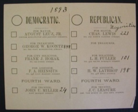 Năm 1856, phiếu bầu giấy lần đầu được chính phủ quy chuẩn tại bang Victoria với tên Australian Secret Ballot (bỏ phiếu kín). Trên phiếu bầu có tên các ứng viên với ô chọn nằm kế bên còn kết quả được kiểm bằng tay. Massachusetts là bang đầu tiên tại Mỹ áp dụng rộng rãi hình thức bỏ phiếu giấy kín vào năm 1888.