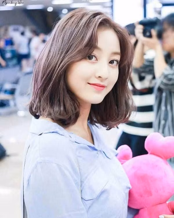 Mới đây, trong bài phỏng vấn độc quyền với Allure Korea, nữ idol hot nhất nhì Hàn Quốc đã thừa nhận tựa game Liên Minh Huyền Thoại là "nguồn sống'' của cô.