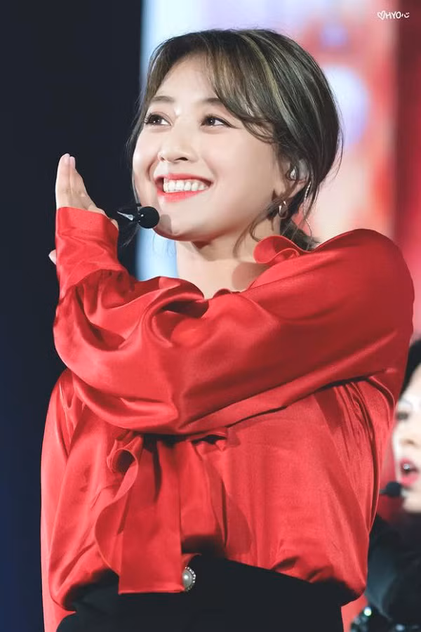 Nữ idol Hàn Quốc mê LMHT chia sẻ với phóng viên: "Khi chơi game, tôi luôn được sống thật với trái tim mình. Chẳng ai có thể đánh giá tôi qua màn hình vi tính cả, vậy nên điều đó khiến tôi thật thoải mái''.