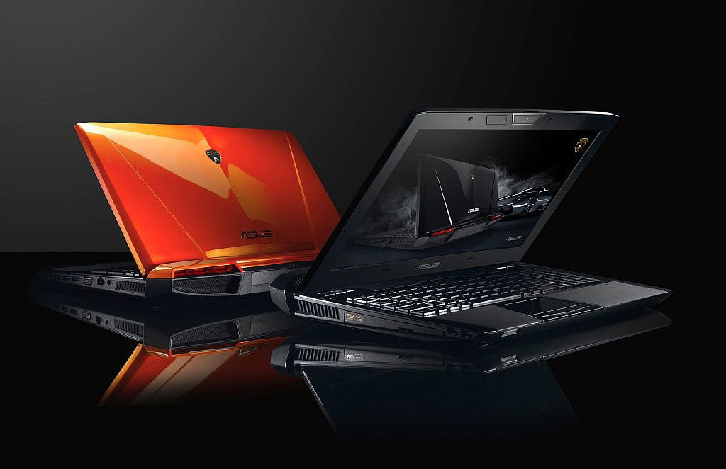 Asus từng kết hợp với Lamborghini để thiết kế ra những chiếc laptop vừa đẹp vừa mạnh. Và những con máy như thế này cũng là sản phẩm khiến mình cực kì hào hứng với cách Asus làm laptop: sáng tạo, thú vị, độc đáo không giống bất kì ai nào khác trên thị trường. Không phải để trưng bày, đây là dòng máy để bán với cấu hình rất mạnh, hướng trực tiếp tới game thủ.