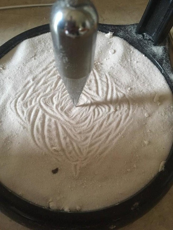 Bức tranh kỳ lạ do con lắc cát ghi lại sau trận động đất mạnh 5,7 độ richter