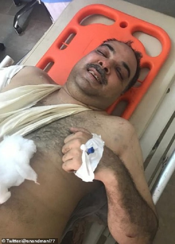 CEO ngân hàng sống sót thần kì trong vụ máy bay rơi ở Pakistan - Hình 3 CEO ngan hang song sot than ki trong vu may bay roi o Pakistan-Hinh-3