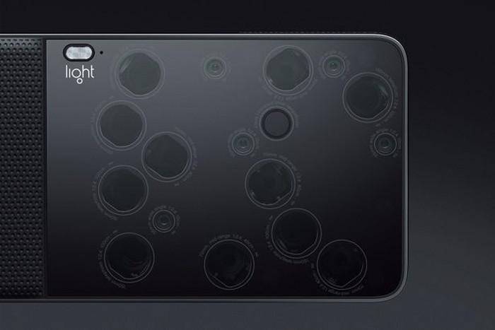 Thiết bị này có tới 16 camera với những khẩu độ và tiêu cự khác nhau.