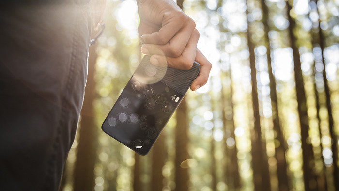 Cũng chính nhờ sự đa dạng về các dải tiêu cự như vậy nên thiết bị này sẽ có thể cho ra những bức ảnh cuối sắc nét, đảm bảo độ chi tiết, có khả năng xoá chủ thể hay phông cực tốt cũng như là độ phân giải sẽ lên đến 52 MP.