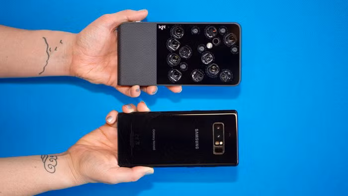 Mặc dù không được nhiều chuyên gia đánh giá cao, tuy nhiên ở thời điểm hiện tại, Nokia 9 PureView là mẫu điện thoại duy nhất và cuối cùng sử dụng công nghệ camera Light.