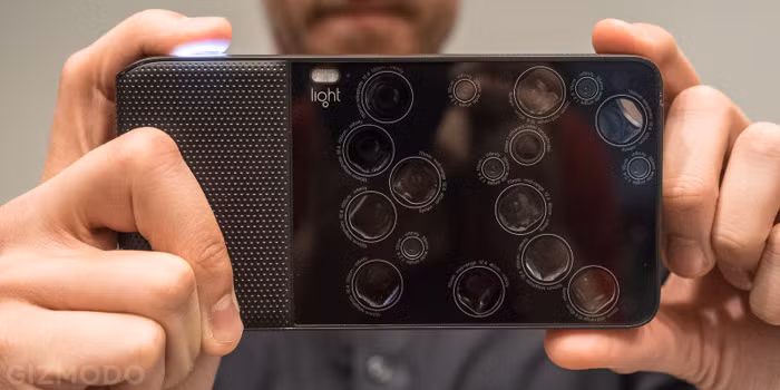 Về mặt phần mềm, thiết bị này sẽ chạy trên nền tảng Android nhưng được tuỳ biến và có giao diện chụp ảnh tương tự smartphone với đầy đủ các thông số nhiếp ảnh chuyên nghiệp.