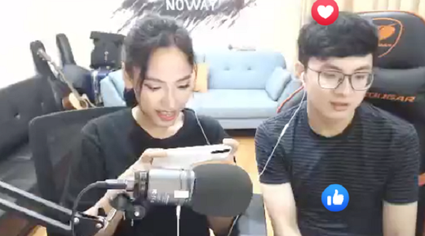 Dù khiến người hâm mộ không ít lần ghen tị với những màn "thả thính" như cùng đeo một tai nghe, nhìn nhau trìu mến khi giao lưu, tung hứng, trêu ghẹo,... nhưng Noway và Cara vẫn trung thành với cách xưng hô cậu - tớ vô cùng dễ thương.