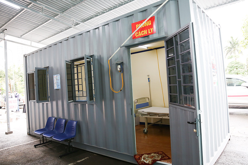 Hiện tại Viện K đang sử dụng 2 container, một dùng làm phòng khám sàng lọc, một dùng làm phòng cách ly điều trị.