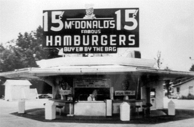 Cửa hàng McDonald's đầu tiên nằm ở San Bernardino năm 1948. Ban đầu, Richard và Maurice McDonald chỉ bán đồ nướng, nhưng sau đó họ chuyển qua bán khoai tây chiên, nước cam, hamburger và Coca-Cola. Hiện tại, cửa hàng này vẫn ở đó, bên cạnh một bảo tàng và cửa hàng quà tặng.