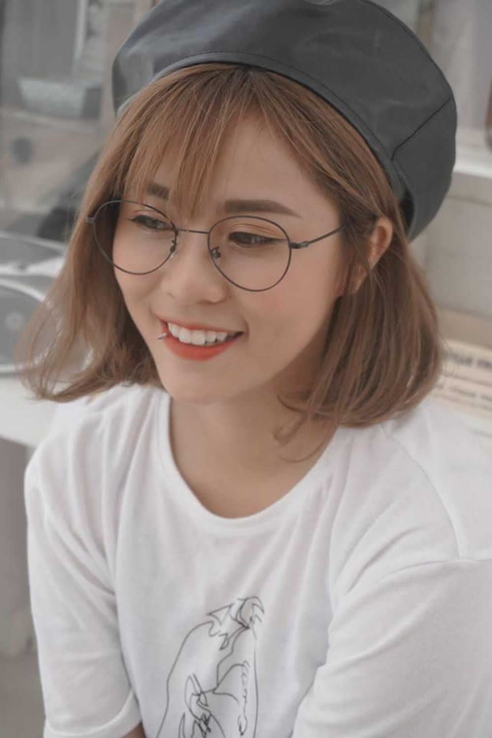 Tuy nhiên về chuyện tình cảm cá nhân của cô nàng lại khiến fan khó đoán ra. Phần lớn xung quanh MisThy đều xuất hiện nhiều bóng hồng xinh đẹp, điều đó càng khiến nhiều người nghi hoặc về giới tính thật của MisThy, và cho rằng cô nàng đang yêu người đồng giới.