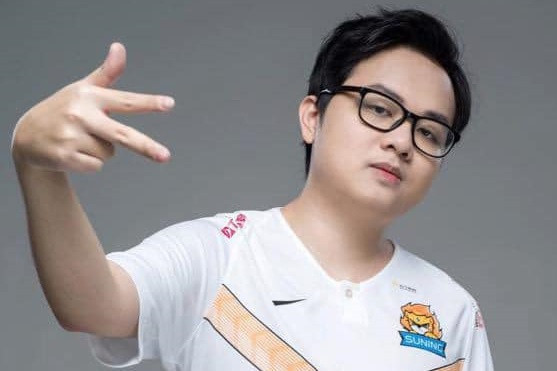 Chuyển từ đội tuyển LNG Esports sang Suning Gaming có thể xem là một quyết định đúng đắn của chàng game thủ này. Thần rừng 22 tuổi không chỉ cải thiện đáng kể thu nhập mà còn giành quyền vào chơi vòng playoffs của LPL Mùa Hè 2020.
